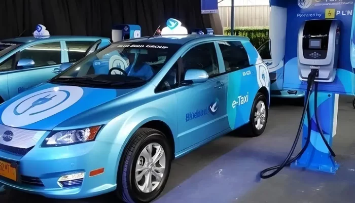 Blue Bird Mengumumkan Penambahan 500 Unit Mobil Listrik Buatan BYD dalam Flotanya