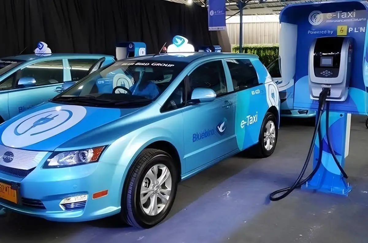Blue Bird Mengumumkan Penambahan 500 Unit Mobil Listrik Buatan BYD dalam Flotanya