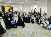 Bupati Dendi Ingatkan Jamaah untuk Menjaga Kesehatan saat Tinjau Kondisi Jamaah Haji Pesawaran di Arab Saudi