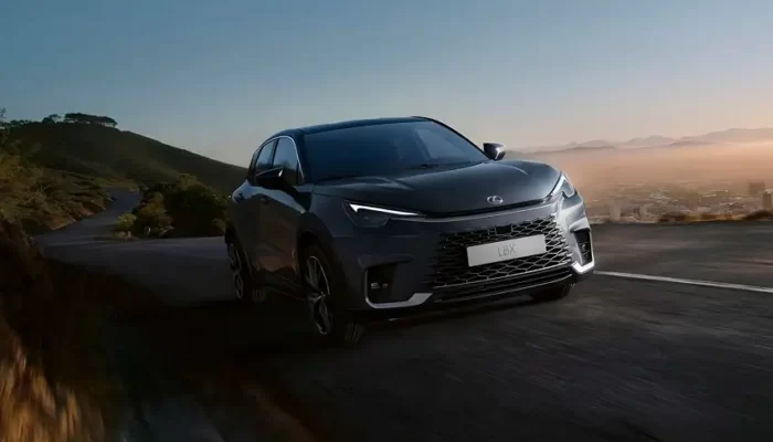 Perkenalkan Lexus LBX 2023: Saudara Sepupu Toyota Yaris Cross! 3 Ekspresi Kehijauan Lexus LBX Eksklusif dengan Mesin Hybrid