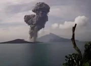 Erupsi Gunung Anak Krakatau Selama Tiga Hari Berturut-Turut, Kolam Letusan Mencapai Ketinggian 3.000 Meter