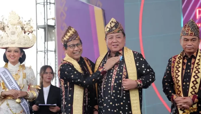 Gubernur Menerima Penghargaan Sebagai Pembina Terbaik dalam Teknologi Tepat Guna dan Posyantek Nasional 2023