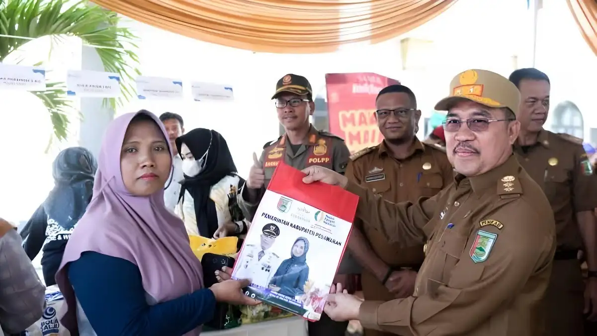 Inisiatif Pemkab Pesawaran Membantu Masyarakat Hadapi Hari Raya dengan Gerakan Pangan Murah di Islamic Center