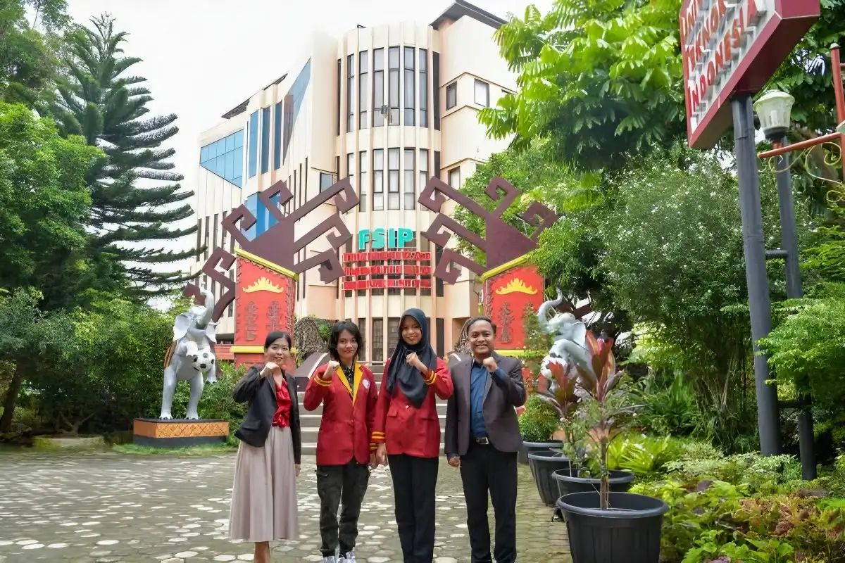 Mahasiswa Sastra Inggris Universitas Teknokrat Indonesia Muncul sebagai Juara Nasional dalam English Olympics 2023