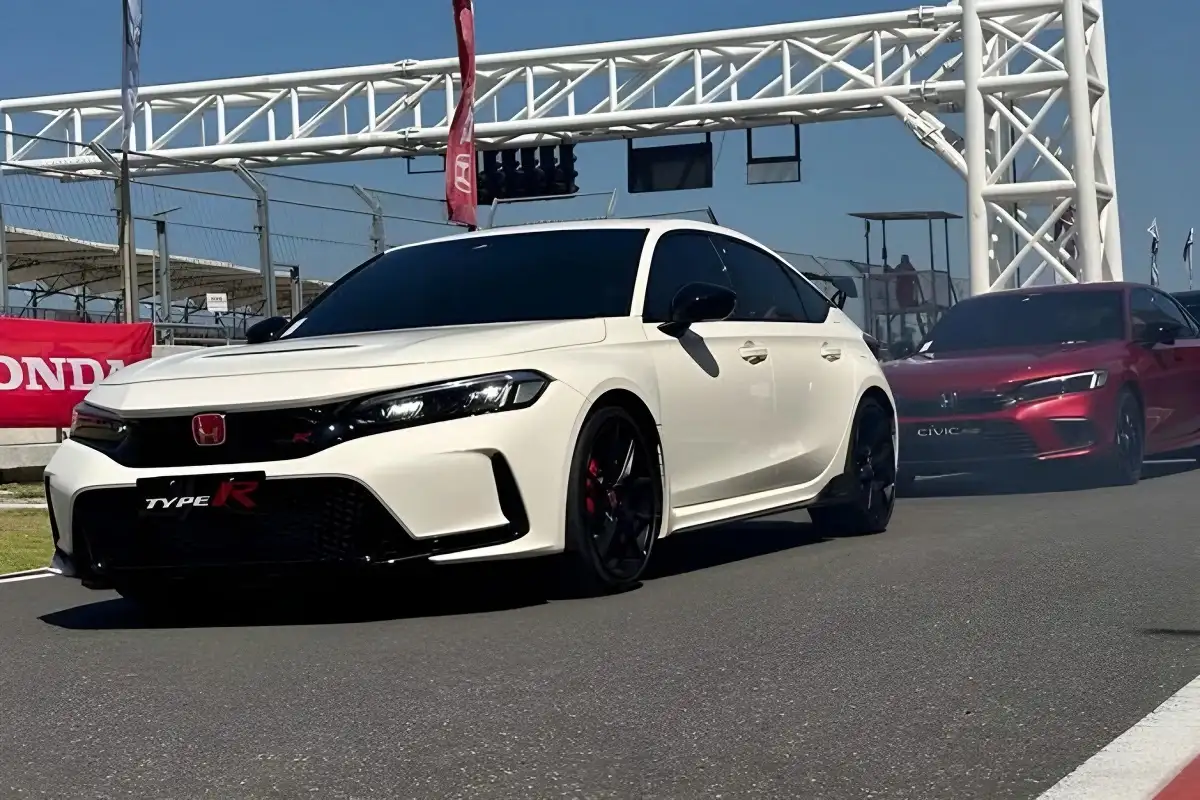 Memacu Adrenalin di Sirkuit Mandalika dengan Honda Civic Type R Sebuah Ketergantungan!