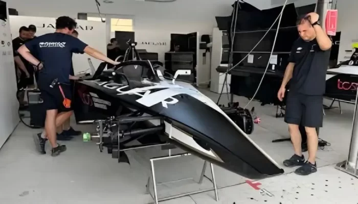Jaguar Mengubah Formula E Menjadi 'Lab Riset' Mobil Listrik Masa Depan 2 Mobil Balap Formula E Bisa Lari 322 Km per Jam