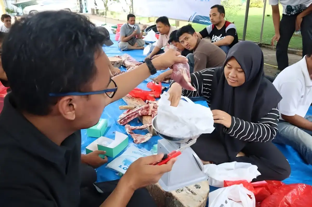 PLN UID Lampung Salurkan Ratusan Paket Daging Kurban dalam Perayaan Iduladha 1444 H