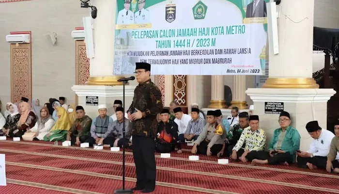 Pemimpin Kota Metro, Wahdi, Mengutus 320 Calon Haji Pria dan Wanita di Masjid Taqwa dengan Rasio Kehadiran Perempuan Lebih Tinggi