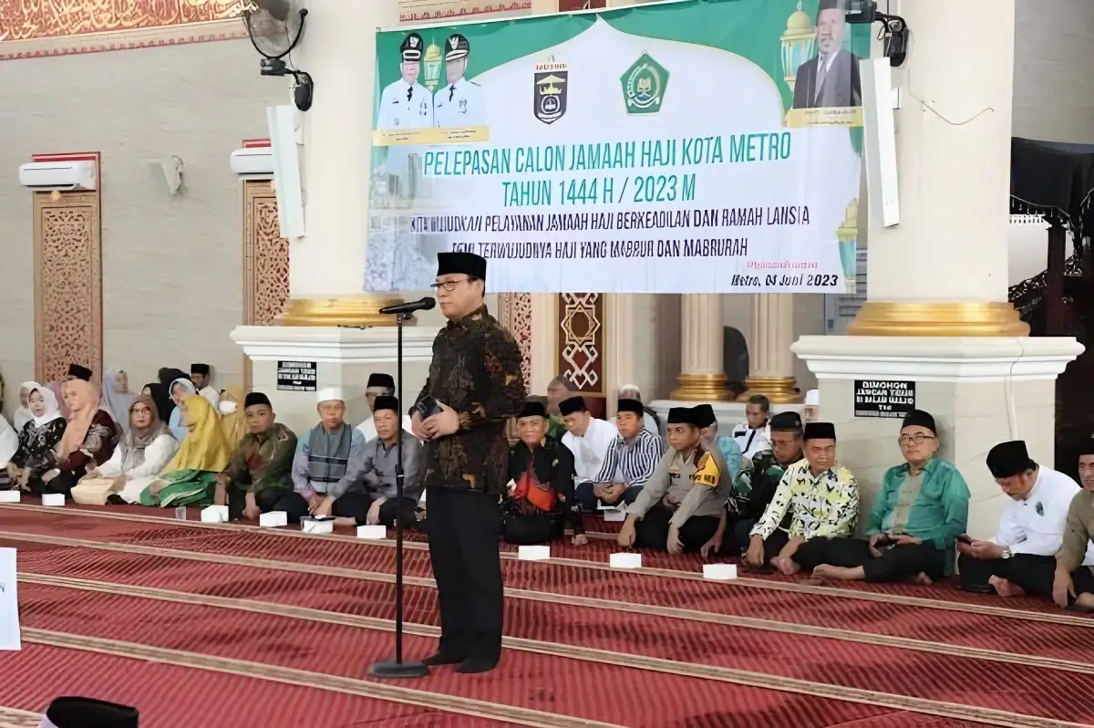 Pemimpin Kota Metro, Wahdi, Mengutus 320 Calon Haji Pria dan Wanita di Masjid Taqwa dengan Rasio Kehadiran Perempuan Lebih Tinggi
