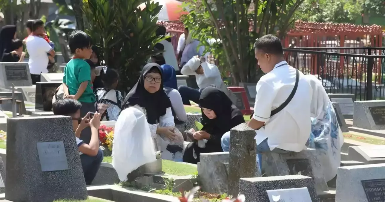 Perspektif Agama Duduk di Atas Kubur dalam Hukum Islam