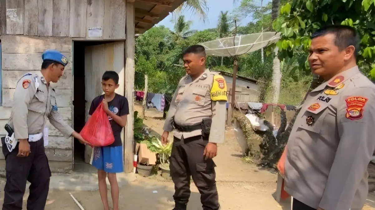 Polda Lampung Peringati Hari Bhayangkara ke-77 dengan Aksi Sosial Ribuan Sembako Disalurkan dan Fasilitas Air Bersih Dibangun untuk Warga