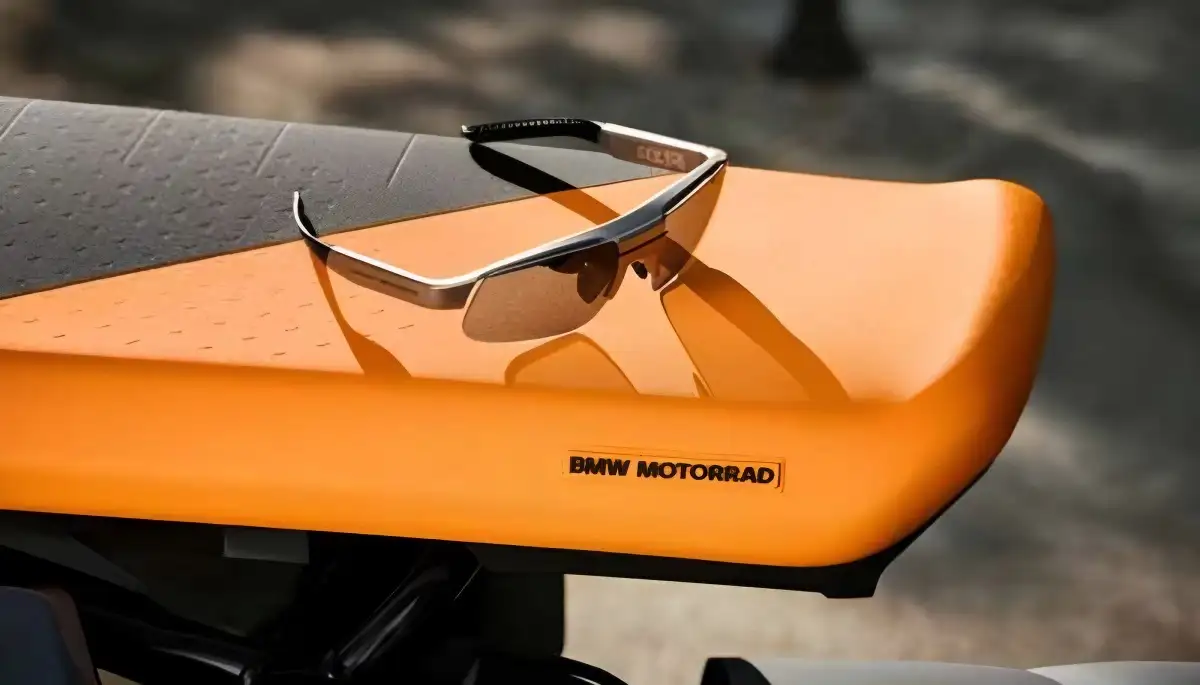 BMW ConnectedRide Menguasai Jalan dengan Gaya, Kacamata Bluetooth Layar Digital yang Revolusioner!