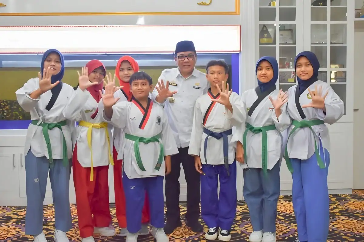 Bertenaga! Wali Kota Metro Dukung Tujuh Atlet Taekwondo Menuju Kejurnas Kemenpora RI di Banten