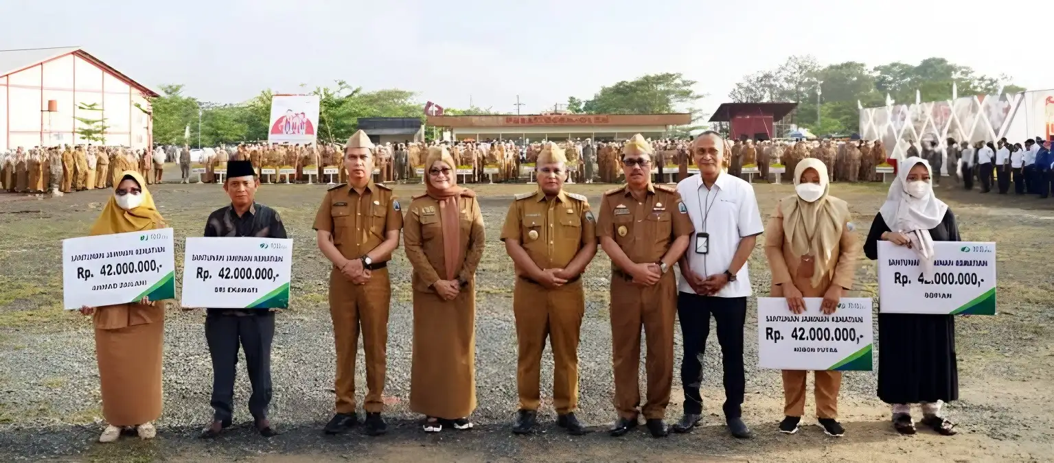Bupati Lampung Selatan Membagikan Santunan Kematian kepada 16 Ahli Waris Tenaga Harian Lepas Sukarela