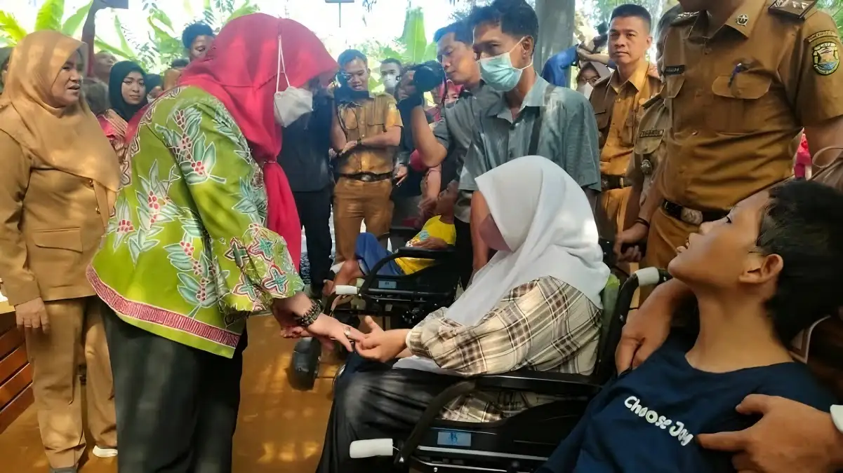 Eva Dwiana, Wali Kota Bandar Lampung, Menghadirkan Beasiswa Istimewa untuk Anak Berkebutuhan Khusus
