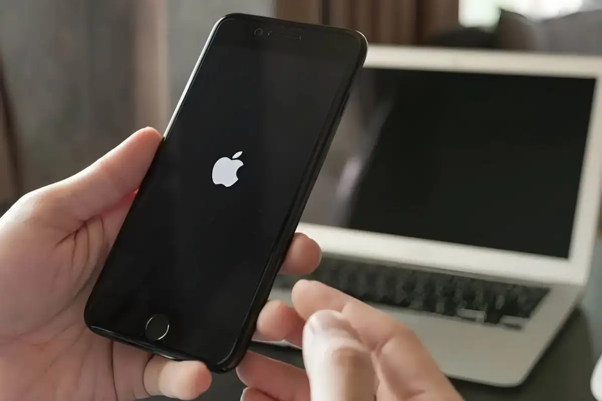 Ini Dia Panduan Memulai Ulang iPhone dari Generasi Klasik Hingga yang Terkini!