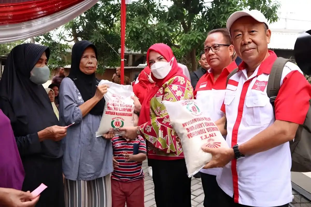 Kebaikan Terus Bergulir Pemkot Bandar Lampung dan INTI Bagikan 3,5 Ton Beras untuk Warga Bumi Waras