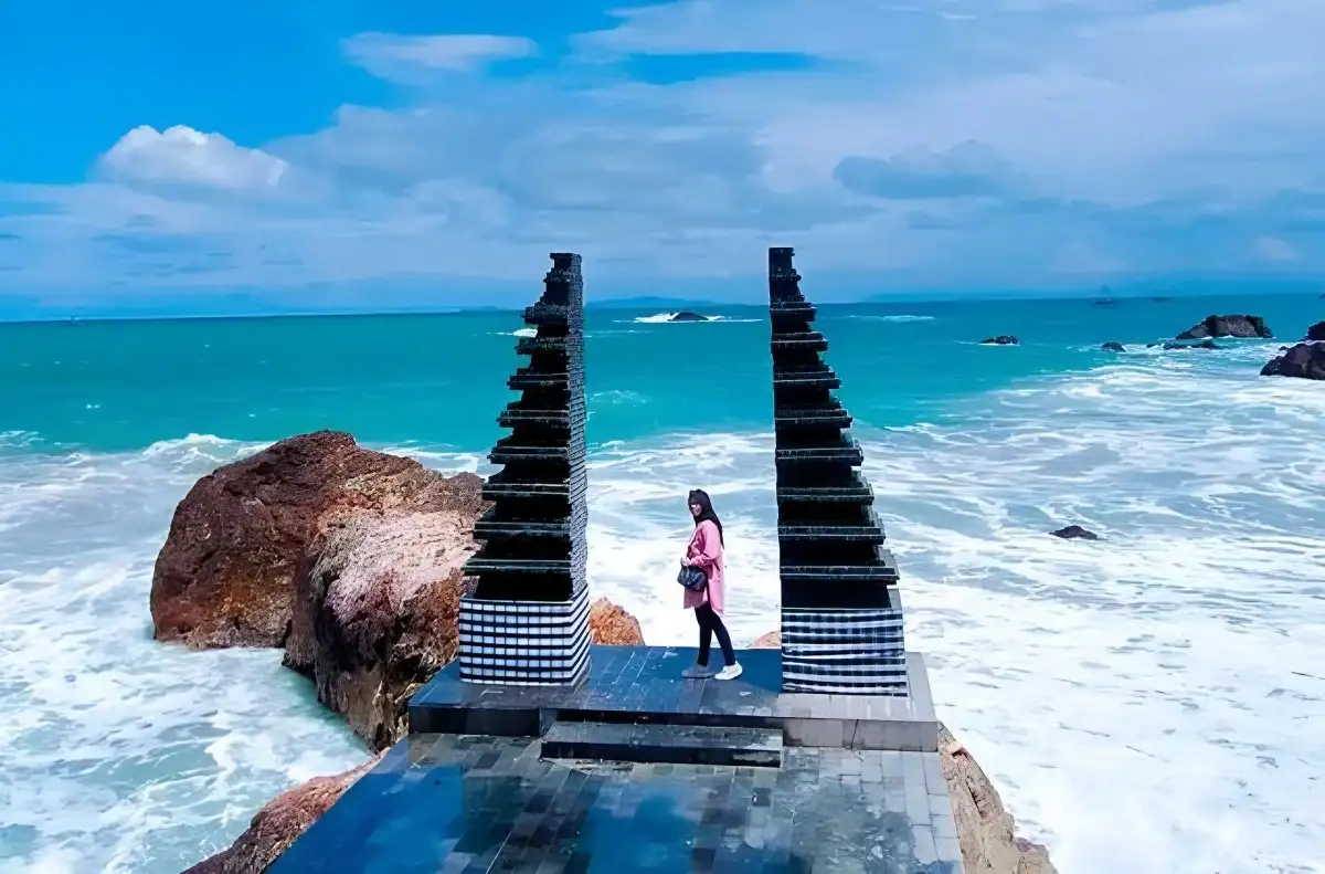 Keindahan Pantai Marina, Santorini Lampung Tropis di Merak Belantung Kalianda Menanti Liburan Akhir Pekan Anda