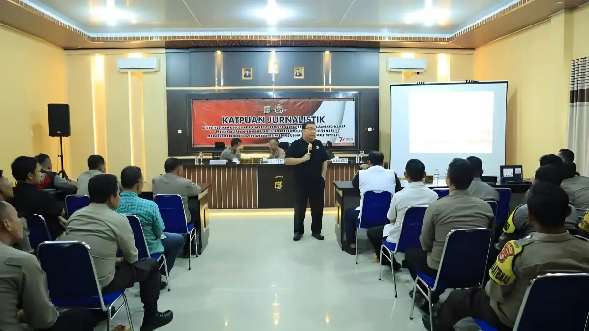 Melangkah Menjadi Penulis Hebat Anggota Polres Tulangbawang Barat Dibekali Kemampuan Jurnalistik