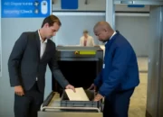 Membongkar Alasan: Mengapa Laptop Harus ‘Tersingkap’ Saat Diperiksa di Bandara
