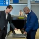 Membongkar Alasan Mengapa Laptop Harus 'Tersingkap' Saat Diperiksa di Bandara