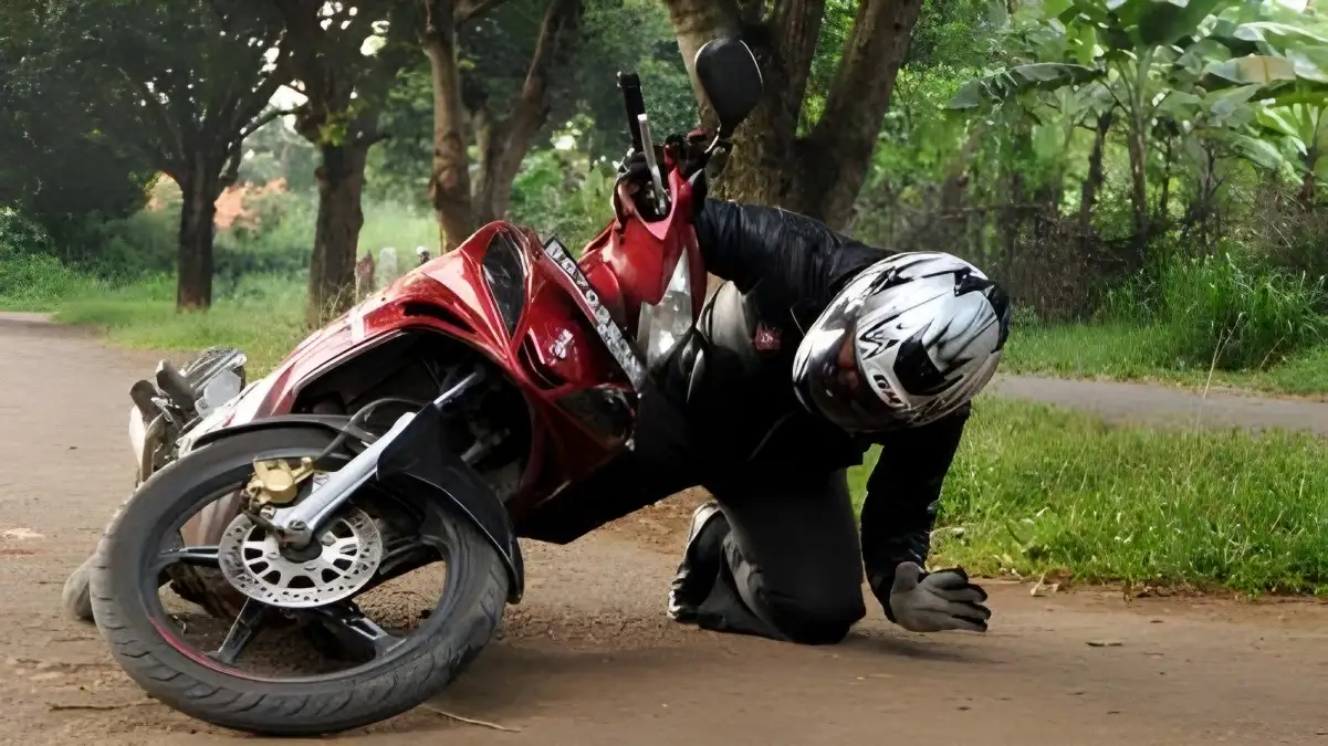 Peduli Keselamatan! Teknik Aman Mengatasi Kecelakaan Sepeda Motor