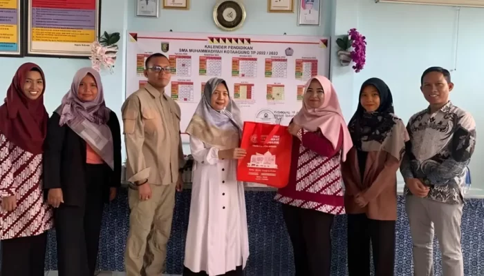 Pengabdian Tim PKM UTI: Membekali SMA Muhammadiyah 1 Kota Agung dengan Keterampilan Financial Planning