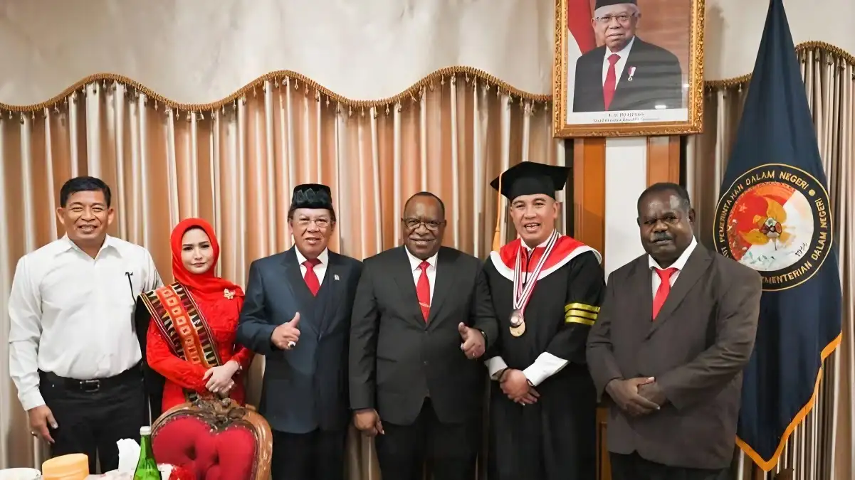Prestasi Memukau Bupati Pesawaran Jadi Wisudawan Terbaik Ketiga Program Doktor Ilmu Pemerintahan Pasca Sarjana IPDN