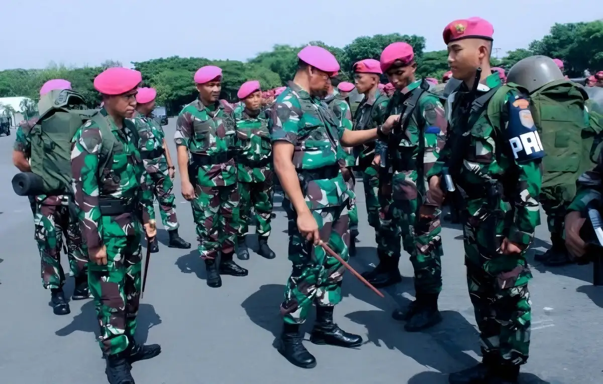 Prestasi TNI Mencapai Puncak Kepercayaan Masyarakat
