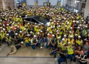 Setelah Lelah Menunggu 2 Tahun, Tesla Mengejutkan Semua dengan Unjuk Kebolehan Produksi Cybertruck!