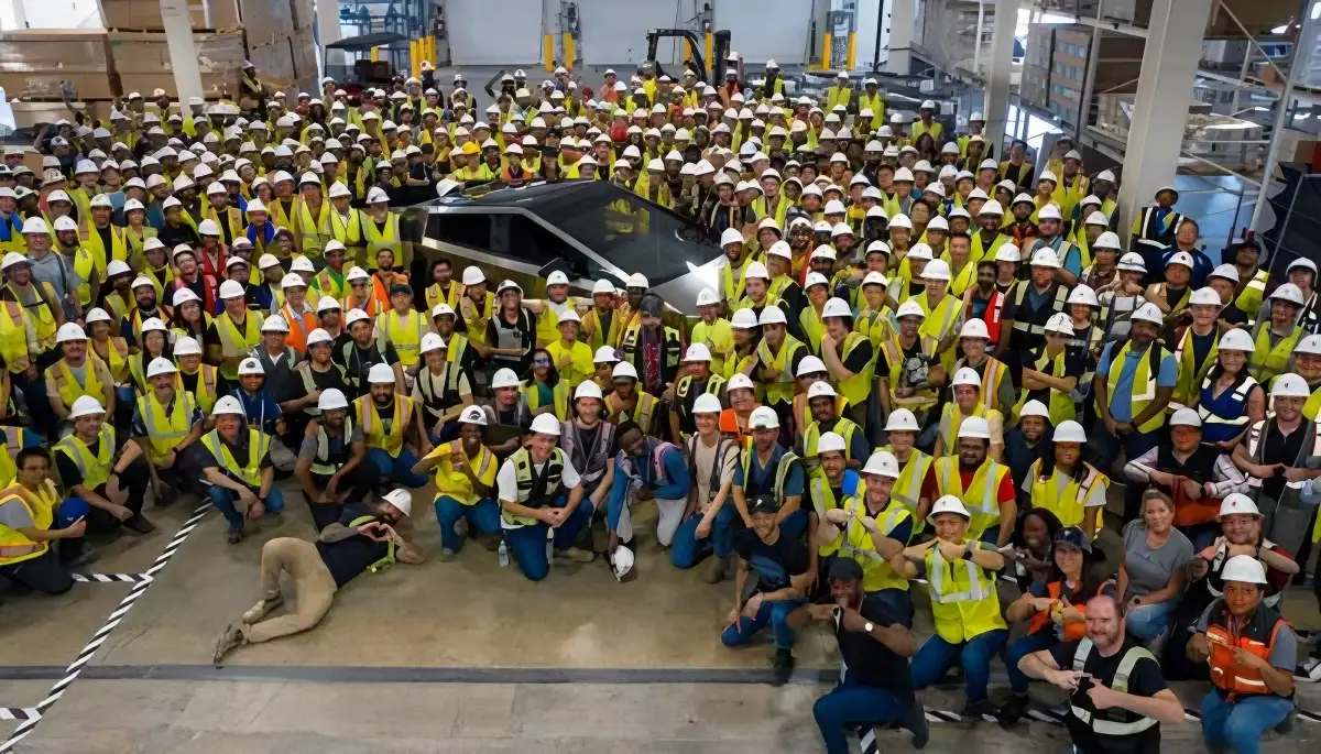 Setelah Lelah Menunggu 2 Tahun, Tesla Mengejutkan Semua dengan Unjuk Kebolehan Produksi Cybertruck!