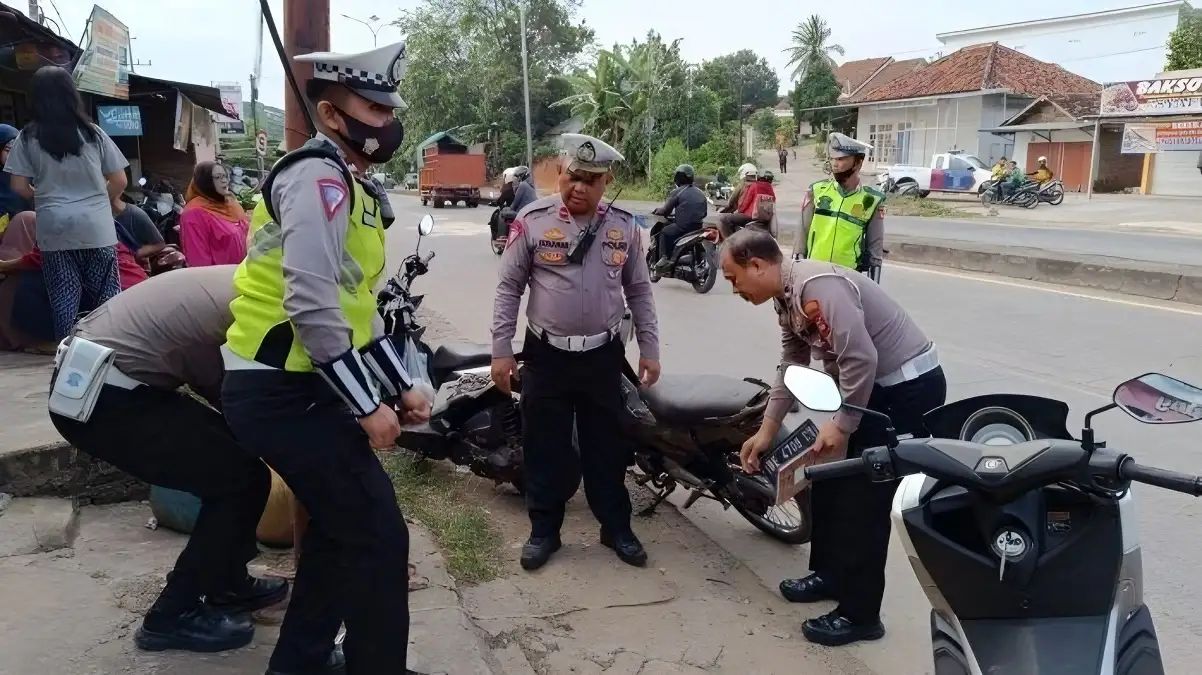 Tragedi di Bypass Rajabasa, Bandar Lampung Ayah dan Anak Tewas Tertabrak Truk saat Menuju Sekolah