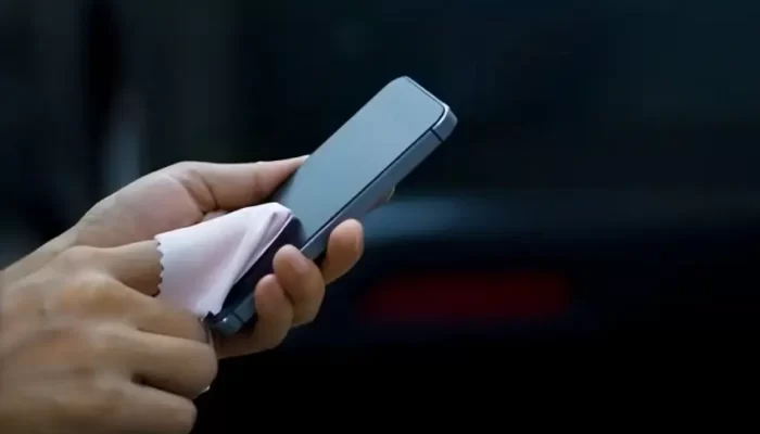 Barang rumah tangga ini bisa digunakan untuk membersihkan smartphone