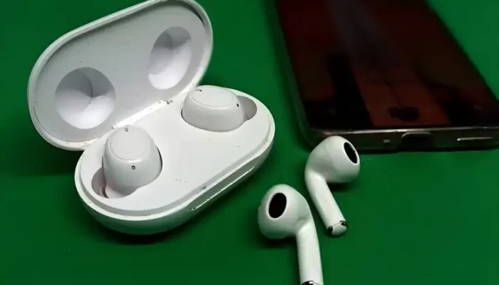 Cara membersihkan earbuds, jangan biarkan kotoran menumpuk karena bisa mengakibatkan telinga infeksi