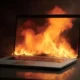 Cara mendinginkan laptop yang terlalu panas, bersihkan ventilasi udara secara berkala
