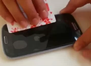 Cara menghilangkan gelembung pada pelindung layar ponsel