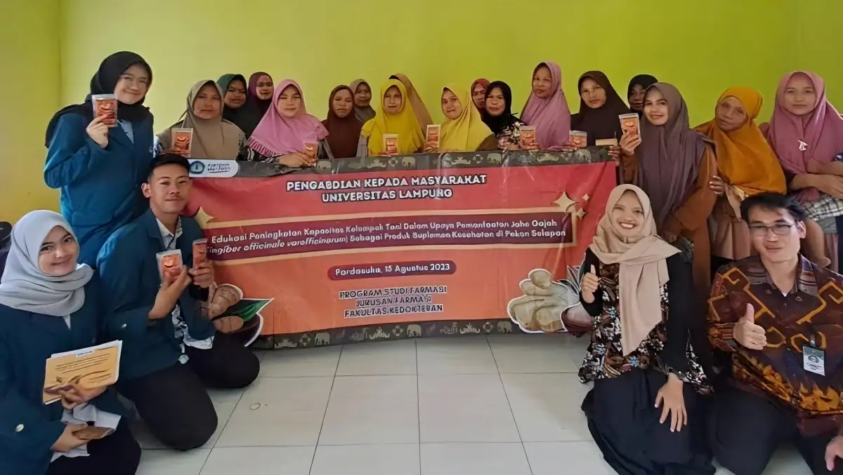Dosen dan Mahasiswa Unila Latih Pembuatan Minuman Jahe Gajah ke Kelompok Tani di Pringsewu
