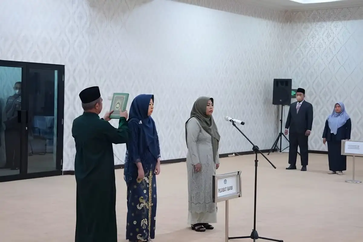 Dukung Kemajuan Universitas, Rektor Unila Lantik Dua Pejabat Fungsional Wanita