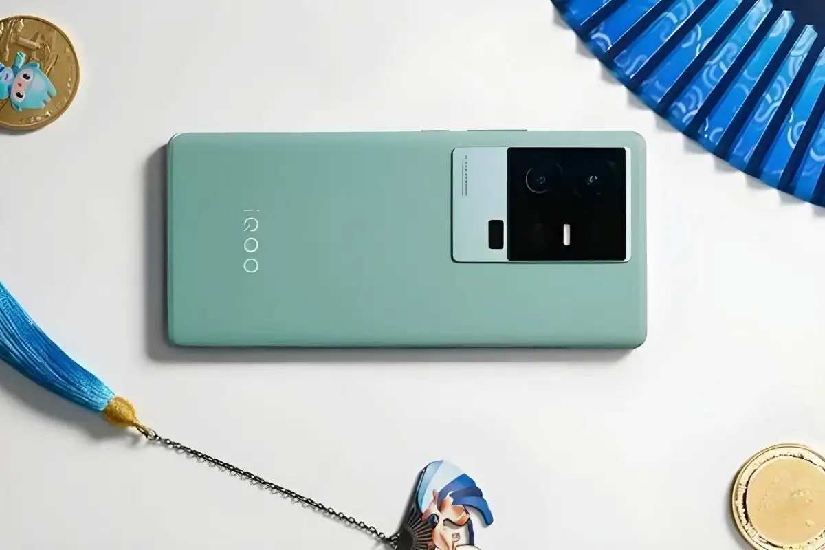 HP MURAH SPEK DEWA! iQOO 11S Tawarkan Chipset Snapdragon 8 Gen 2, tapi Lebih Murah dari Samsung Galaxy S23