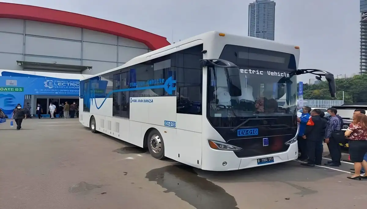 KNKT Dan VKTR Beberkan Cara Penanganan Kebakaran Mobil Listrik