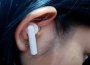 Mencegah Telinga Infeksi: Panduan Membersihkan Earbuds agar Bebas dari Kotoran