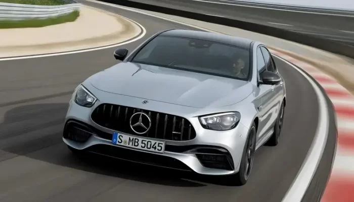 Mercedes Berencana Kembali Menggebrak dengan Mesin V8 di C63 dan E63! 2 Mercedes Berencana Kembalikan Mesin V8 Di C63 Dan E63