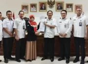 Serah Terima Gedung dan Pagar Hibah dari Pemkab Pesisir Barat kepada KPU Pesisir Barat