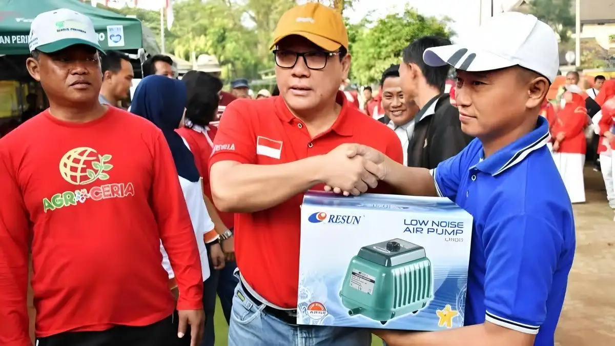 Pemkot Metro Hibahkan Alat Mesin Pertanian ke 18 Kelompok Tani