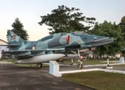 Skadron Udara 11 Lanud Sultan Hasanuddin Makassar: Kehebatan Tiga Pesawat A-4 Sky Hawk Menerbangkan Langit