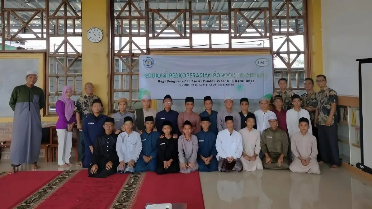 Tim Dosen Polinela Prodi Akuntansi Beri Edukasi Koperasi di Pondok Pesantren Darul Iman, Natar