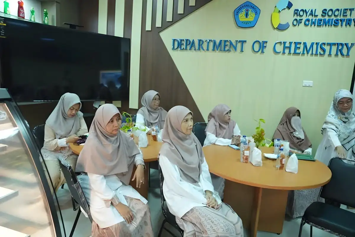 Tingkatkan Kualitas Mahasiswa, Rektor Unila Resmikan Students Excellence Center Jurusan Kimia