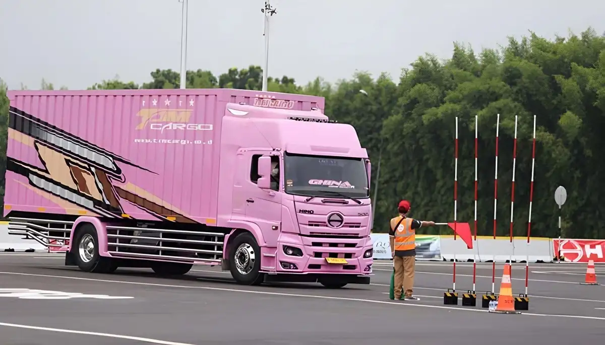 Tingkatkan Kualitas SDM, Hino Targetkan Latih 800 Sopir Di 2024