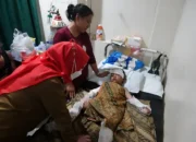 Eva Dwiana, Wali Kota Tanjungkarang Pusat, Salurkan Bantuan untuk Korban Kebakaran Durian Payung