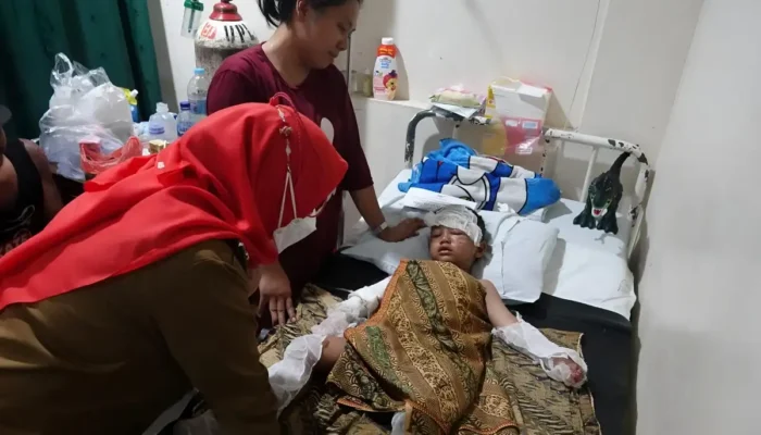 Eva Dwiana, Wali Kota Tanjungkarang Pusat, Salurkan Bantuan untuk Korban Kebakaran Durian Payung